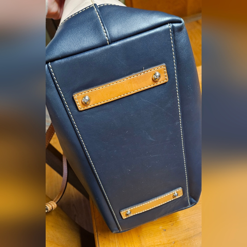 Dooney & Bourke Blush And Midnight Lee Leather Tote - Picture 3 of 7